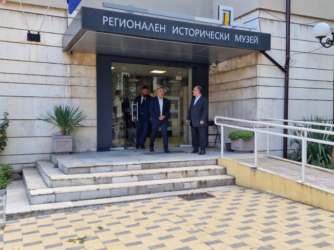Министърът на културата Найден Тодоров посети единствения на Балканския полуостров подземен минен музей в Перник