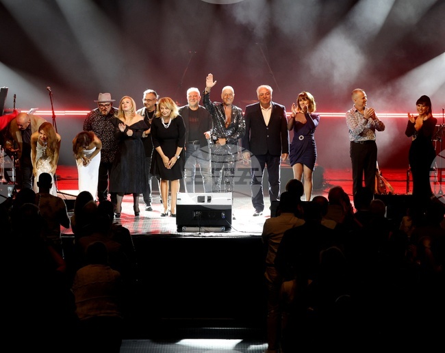 Летният театър в Стара Загора посреща тази вечер трупата "Пеещи артисти" 