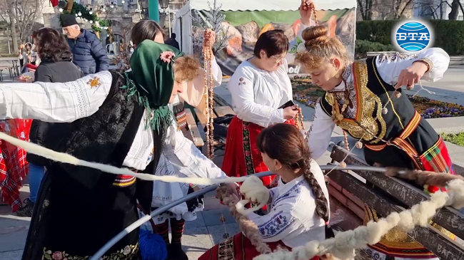 По традиция на видинския площад „Бдинци” самодейци участваха във фолклорния събор „Бъдник”