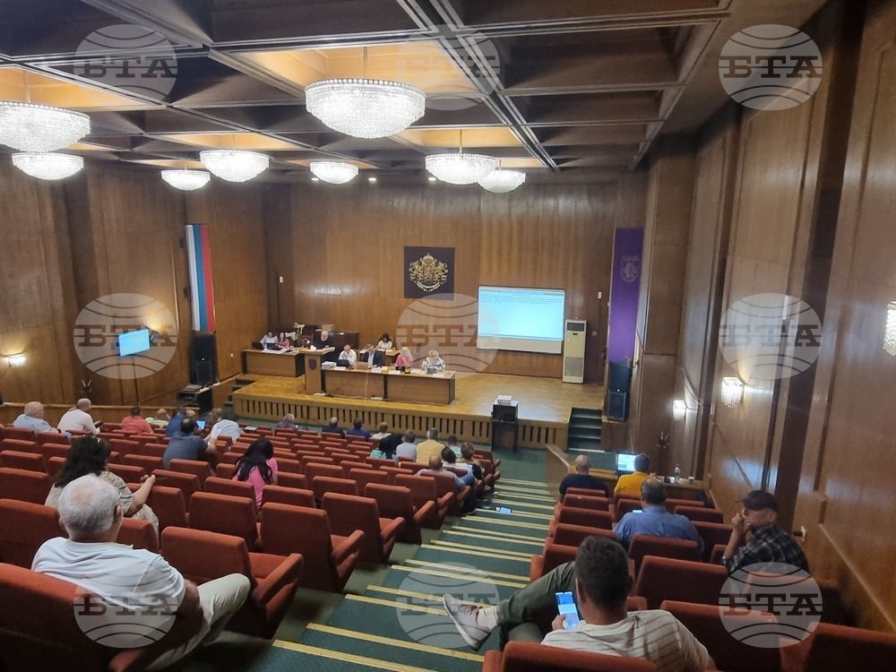 Със седем питания по актуални теми от общински съветници ще започне заседанието на Великотърновския общински съвет