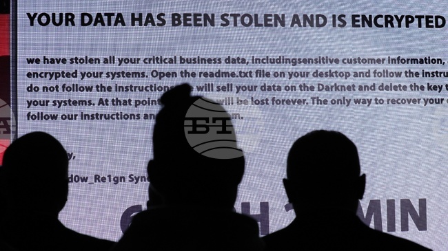 Почти 100 души са в ареста след операции срещу киберпрестъпността в Турция