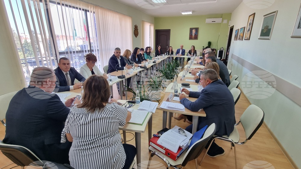 Новоизбраният кмет на село Студена подписа клетвения лист за встъпване в длъжност на днешната сесия на Общинския съвет на Свиленград