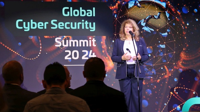 Вицепрезидентът Йотова: България може да се превърне в център за борба с киберпрестъпността