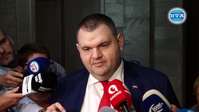 Ако някой е имал смелостта, е трябвало да дойде в моите райони, коментира Делян Пеевски защо не се изправя пряко срещу Ахмед Доган на вота