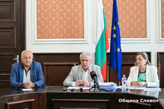 Община Сливен: Общинският съвет ще гласува предложенията за почетни граждани на Сливен, програмата за Димитровден и други важни решения