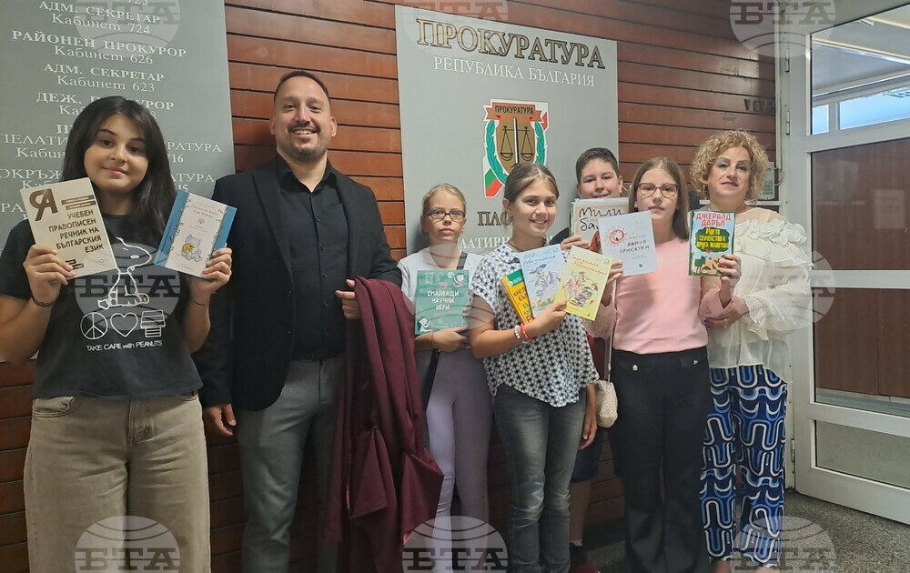 АП Пловдив: Осем училища в Пловдив и областта получиха книги за библиотеките си от Апелативна, Окръжна и Районна прокуратура-Пловдив като награда за участие в Образователната програма на ВСС