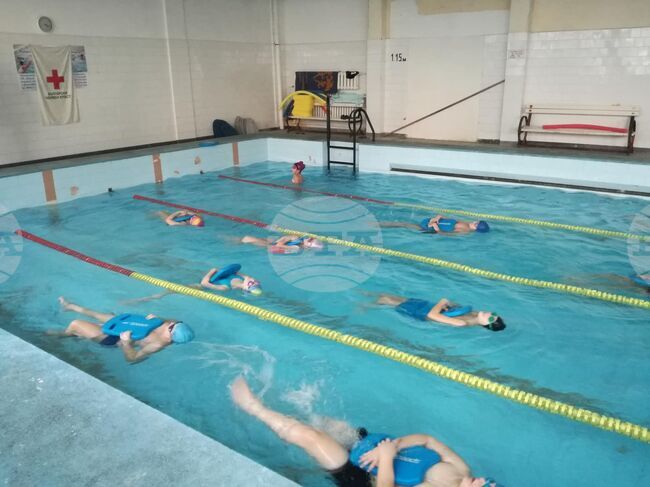 Лятното училище по плуване на БЧК-Ямбол започва обучение на нови групи деца