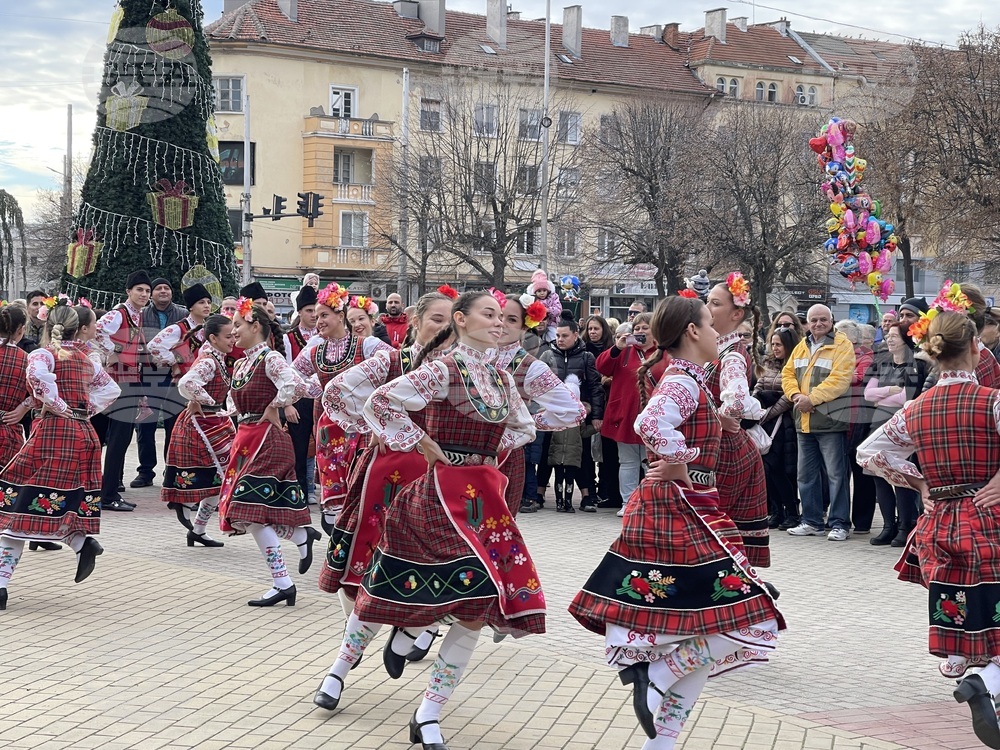 Казанлък - фестивал на коледарските състави