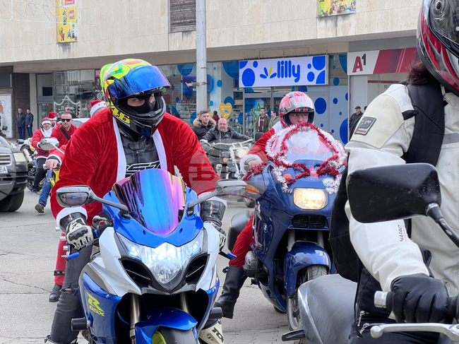 Казанлък - Бъдни вечер - „Мото Коледа – да дарим усмивки“