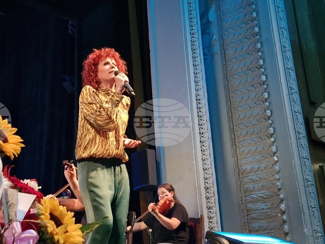 Singer Lucy Diakovska, Pleven Philharmonic to Perform in Lovech, Sofia