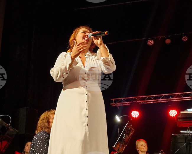 Милица Гладнишка и Михаил Йосифов секстет ще представят България на 31 май във фестивала „Вавилон Европа“ в Берлин