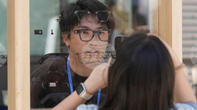 „Мета“ отлага международното пускане на очилата „Рей-Бан Дисплей“ заради силно търсене в САЩ и недостигa на доставки