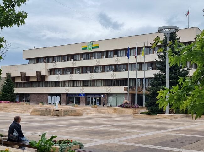Актуализация на бюджета и нова наредба за преместваемите съоръжения разглежда на днешното си заседание Общински съвет – Ямбол