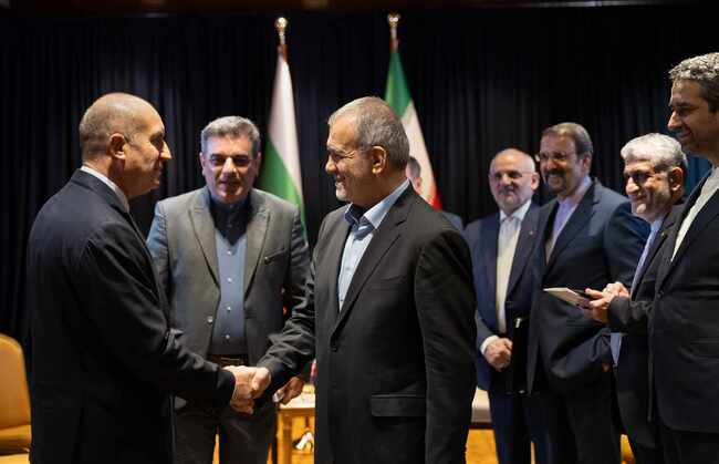 Президент: България има интерес да развива партньорството си с Иран в икономиката, енергетиката и транспорта, заяви държавният глава Румен Радев на среща със своя ирански колега президента Масуд Пезешкиан