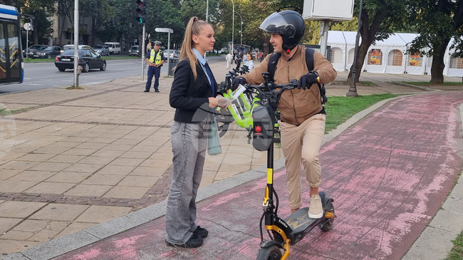 Да има единна информационна система за регистрация на електрическите тротинетки в страната, предлагат Кирил Добрев и Андрей Рунчев