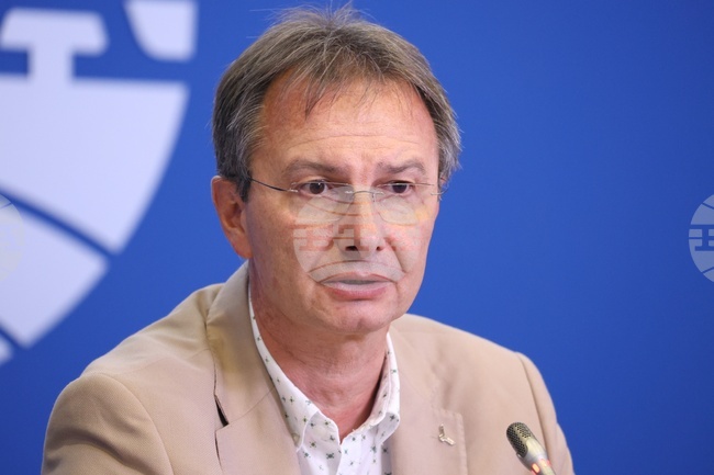 На всеки час и половина българин умира от инсулт още в болницата, а седем от 10 с инсулт умират в рамките на година, каза доц. Росен Калпачки