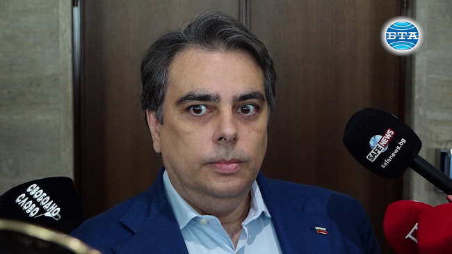 Асен Василев съобщи за сигнали от общини за неподписани в срок от регионалното министерство договори по общинските програми
