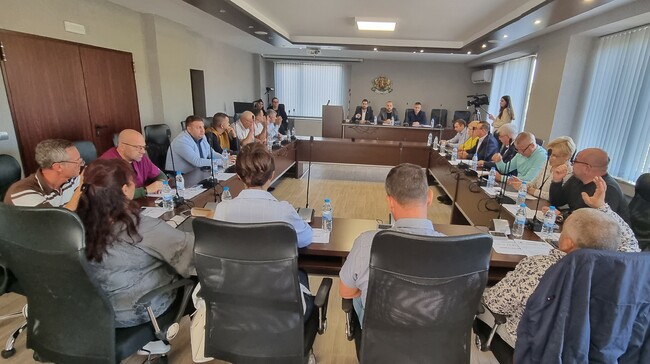 Общинските съветници в Нови пазар гласуваха промени в наредби и правилници във връзка с въвеждане на еврото у нас