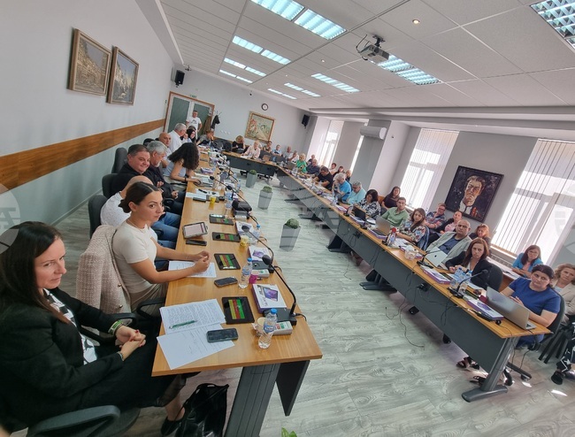 Повишаване на местните данъци и такси и нова структура на Община Ловеч ще разгледат общинските съветници на днешното си заседание