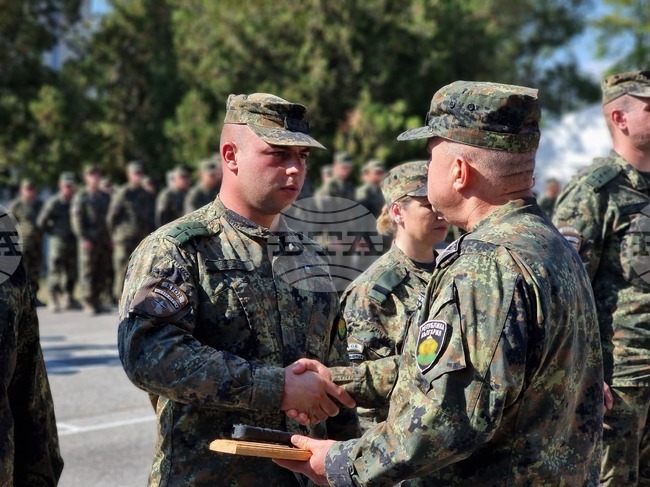 Българските военни от КейФОР проведоха учение по стрелба