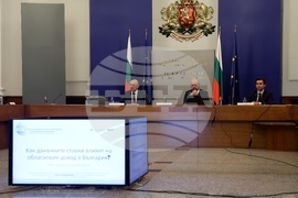 Министерски съвет - анализ на тема „Как данъчните ставки влияят на облагаемия доход в България?“