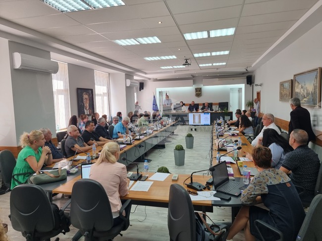 Увеличение на размера на данъците и таксите в Ловеч ще разгледат общинските съветници на днешното си заседание