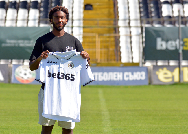 Жордан Варела се завръща в групата на Славия