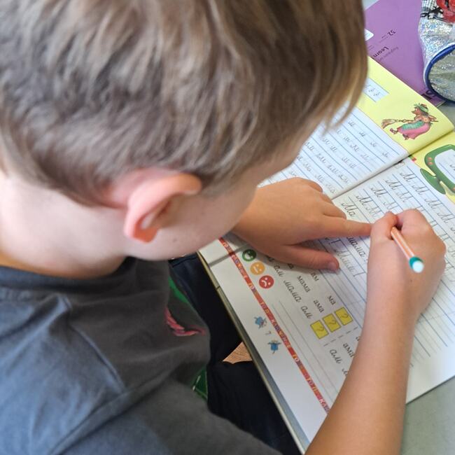 Екипът на Българското училище „Райна Княгиня“ в Дъблин сподели поздрав по повод Международния ден на грамотността