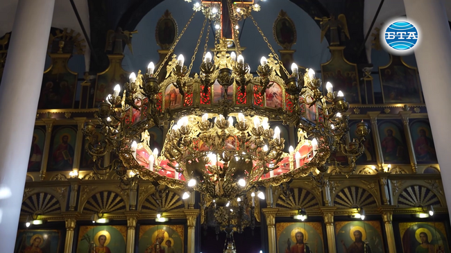 Нашата основна задача днес е да усилим молитвата си за мир в света, бе посланието на митрополит Йоан към миряни в Добрич