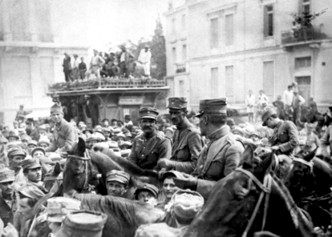 Гръцкият крал Константин I абдикира на 27 септември 1922 г. заради поражението на страната в Гръцко-турската война