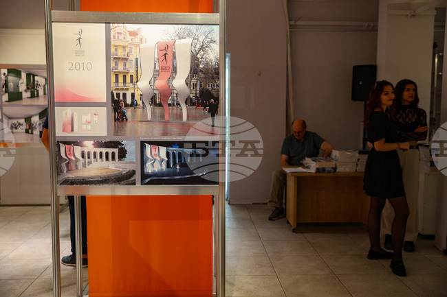 НХА - галерия "Академия" - специалност "Рекламен дизайн" - "50 години по-късно" - изложба