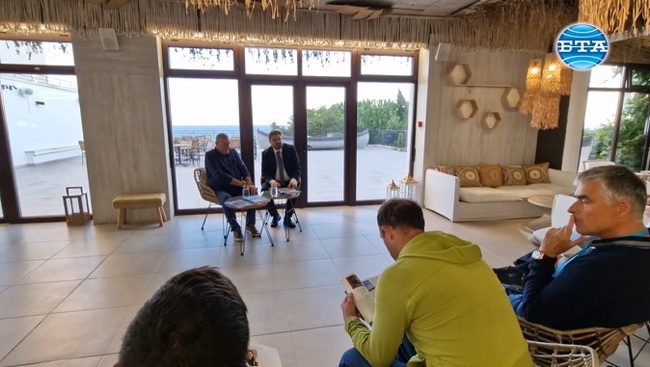 Кирил Вълчев и проф. Христо Пимпирев представиха английското издание на броя на ЛИК, посветен на българската наука на Антарктида