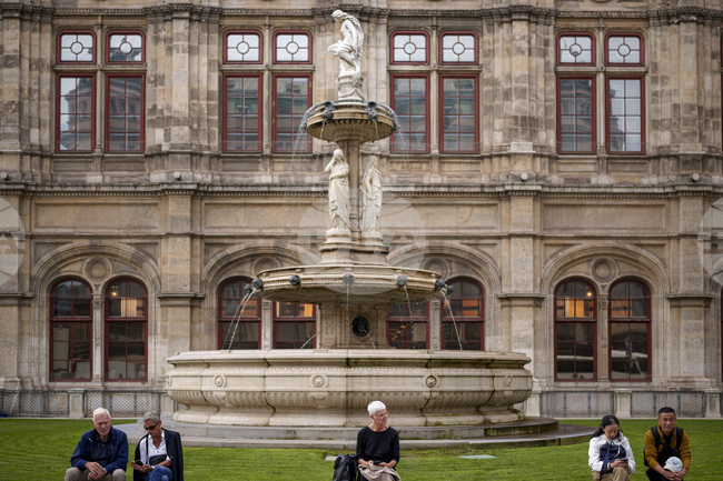 Виенската държавна опера стартира своя 70-годишен юбилеен сезон с гала-концерт на открито 