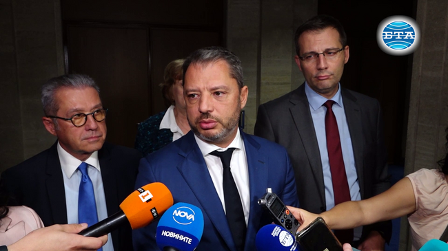 Това беше последната възможност да спасим повече от 2 млрд лв. по плана за възстановяване, коментира Делян Добрев