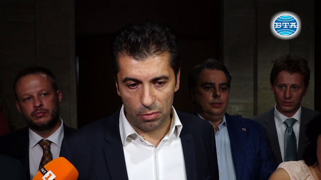 Парламентът бе поруган с хулигански прояви, каза Кирил Петков за днешното пленарно заседание на 50-ото Народно събрание