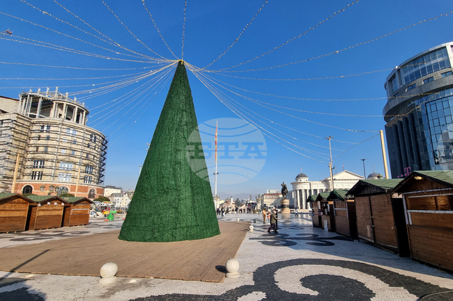  Република Северна Македония - централен площад в Скопие