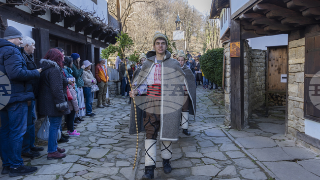 Училището за коледари към музей „Етър“ подготвя празнично коледуване в Габрово