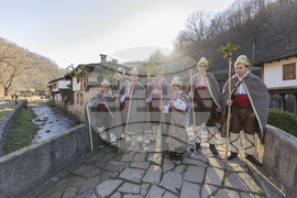  Габрово - Регионален етнографски музей на открито „Етър“ - коледари