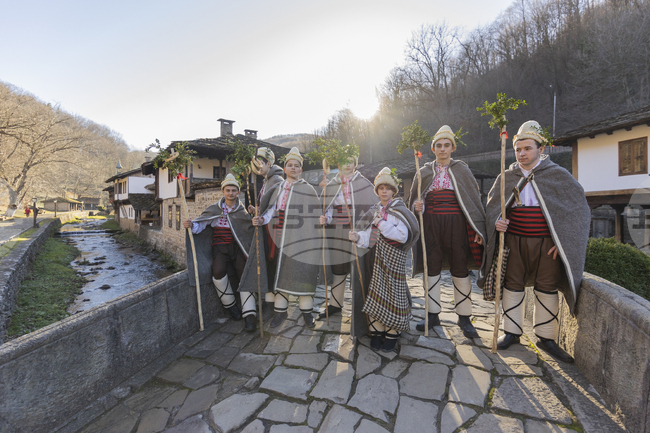 Габрово - Регионален етнографски музей на открито „Етър“ - коледари