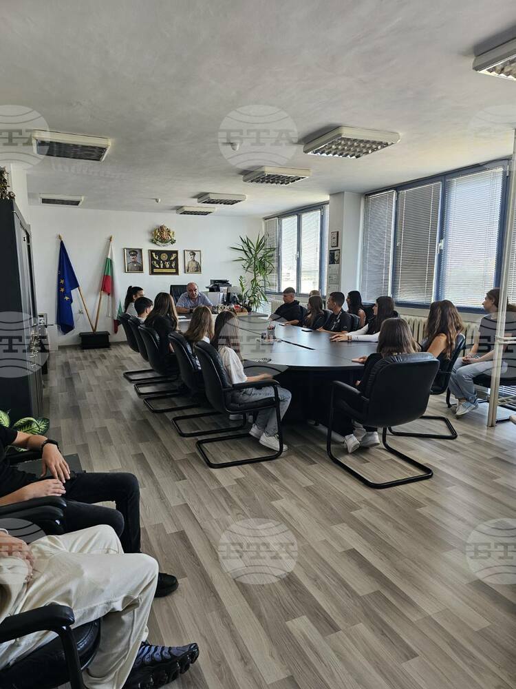 АП – Варна: Окръжната прокуратура в Добрич бе домакин на среща с ученици от Финансово-стопанска гимназия „Васил Левски“ по повод Деня на отворените врати