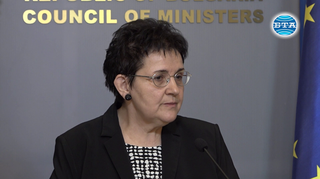 Работна група ще предложи на премиера да се изградят държавни буферни паркинги на граничните пунктове, каза служебният министър Людмила Петкова