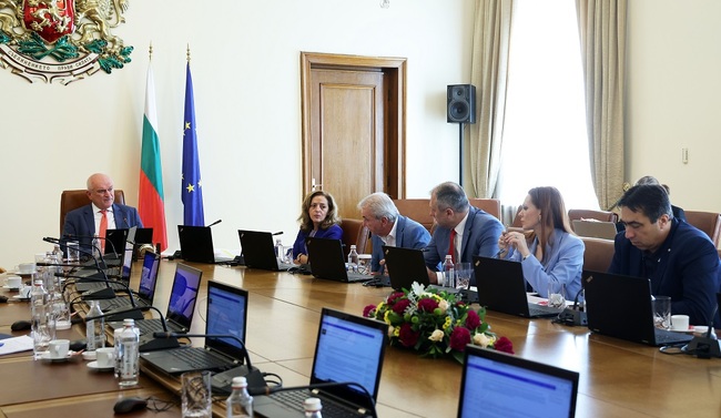 МС: През следващата седмица ще започне удостоверяването на машините за предстоящите избори