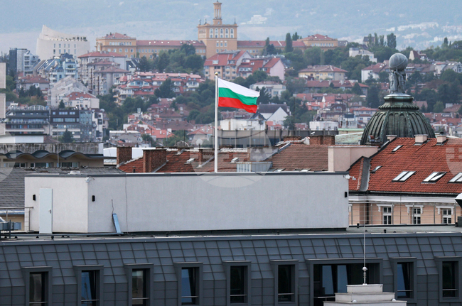 Правителството превръща Българската банка за развитие в лична банка на Пеевски и Борисов, заявяват от "Продължаваме промяната"