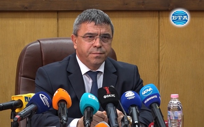 Ще бъдем безкомпромисни към всеки, който си позволява да продава райски газ на нашите деца, заяви Атанас Илков