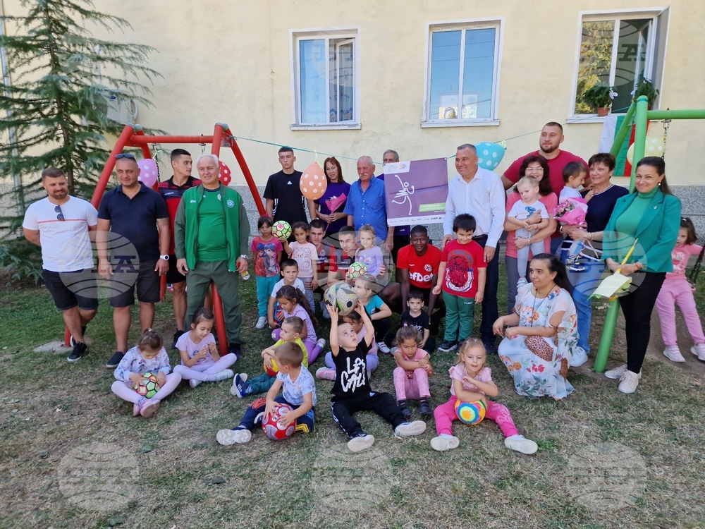 Изявени български спортисти гостуваха в детската градина в с. Поликраище за Европейския ден на спорта