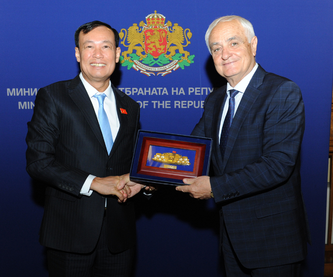 Политическото и военното ръководство на Министерството на отбраната се срещна с парламентарна делегация на Социалистическа република Виетнам 