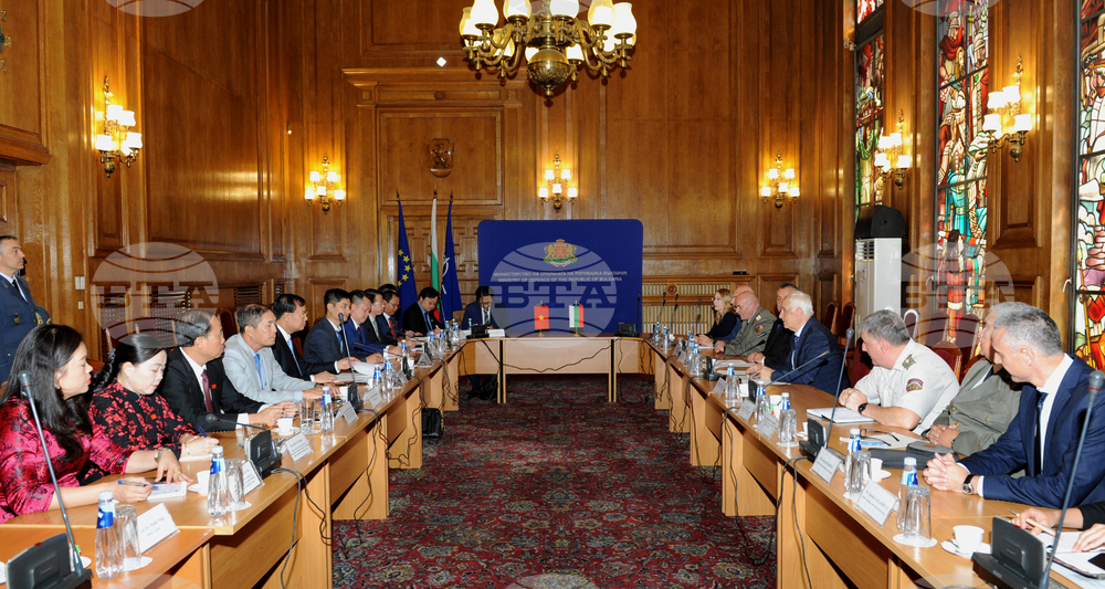 Military Cooperation with Vietnam Discussed with Visiting Parliamentary Delegation