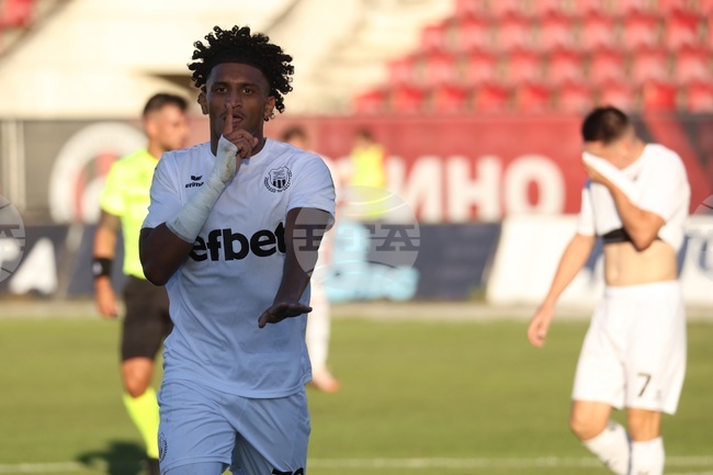 Набил Макни е уволнен дисциплинарно от Хебър, съобщиха от пазарджишкия клуб