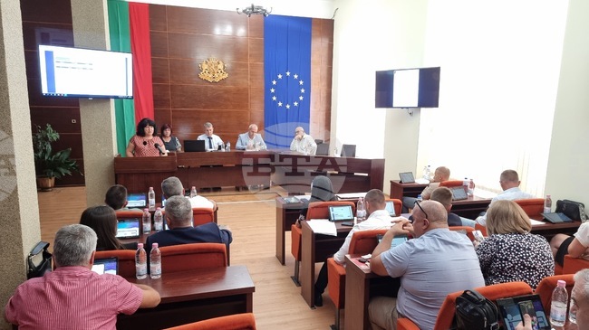 Общинският съвет в Пещера одобри повишаване на данъка върху недвижимите имоти и таксата за битови отпадъци за 2026 г.