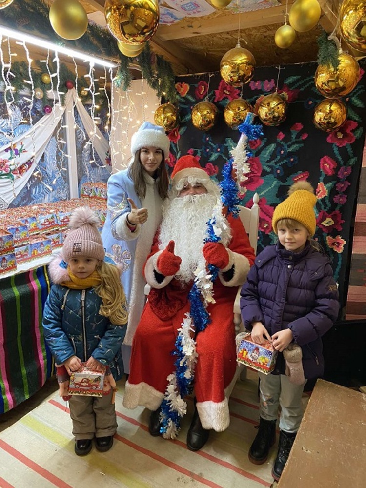 Santa Arrives in Taraclia, Invites Children to Visit His Abode